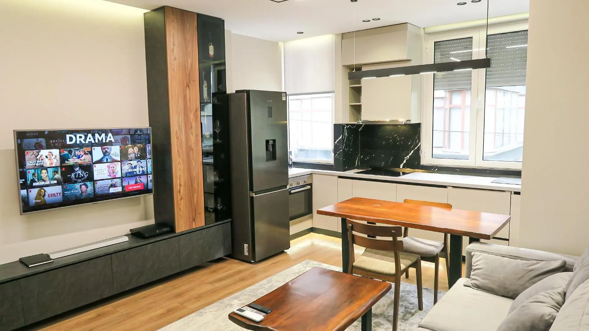 Luxury 2 Bedroom Apartment تيرانا