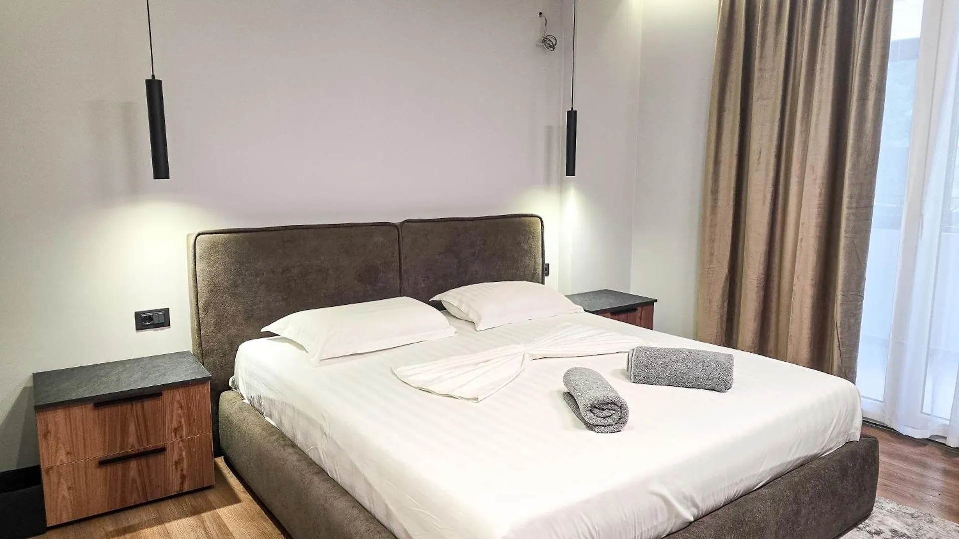 Luxury 2 Bedroom Apartment تيرانا