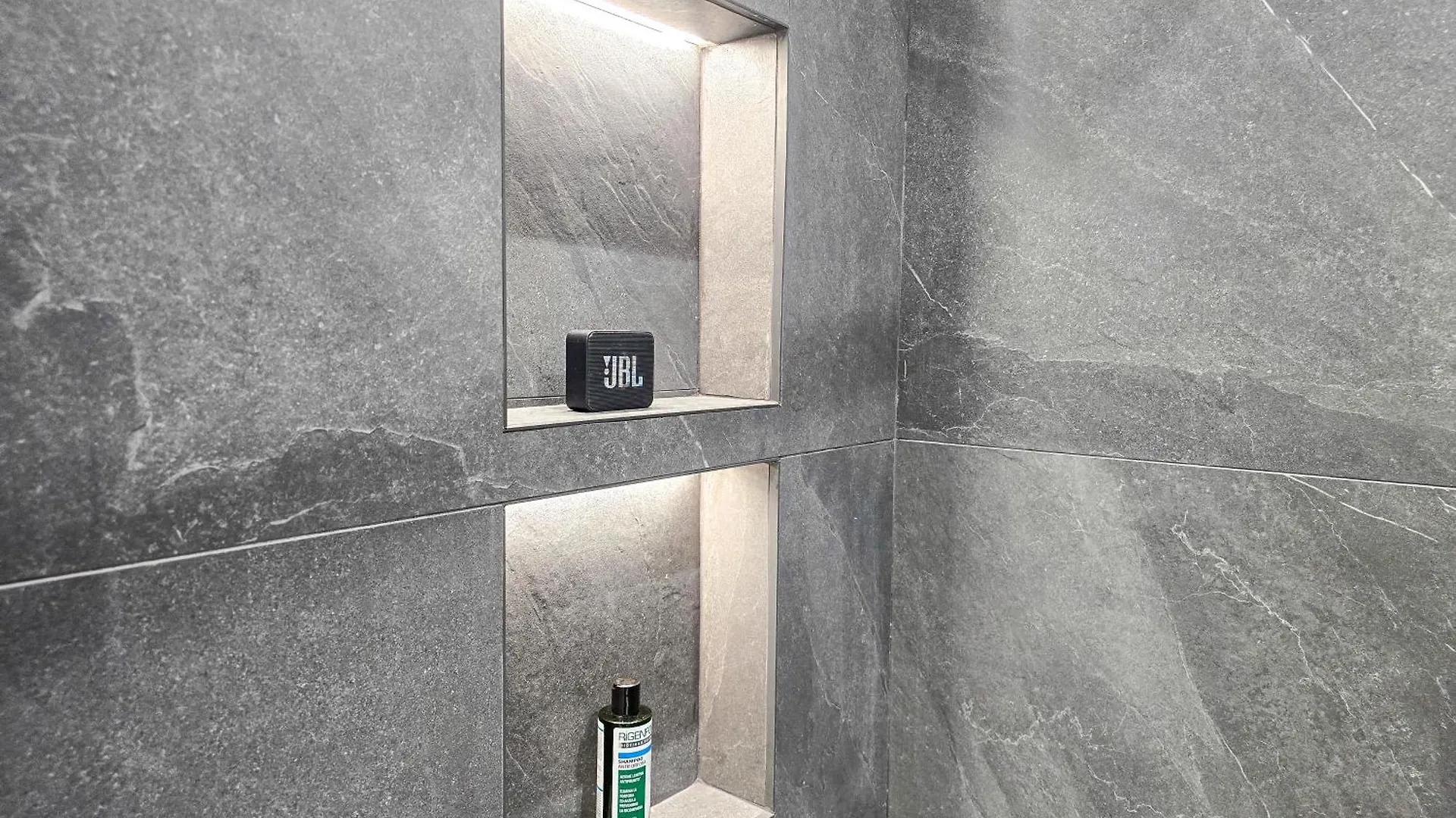 Luxury 2 Bedroom Apartment تيرانا