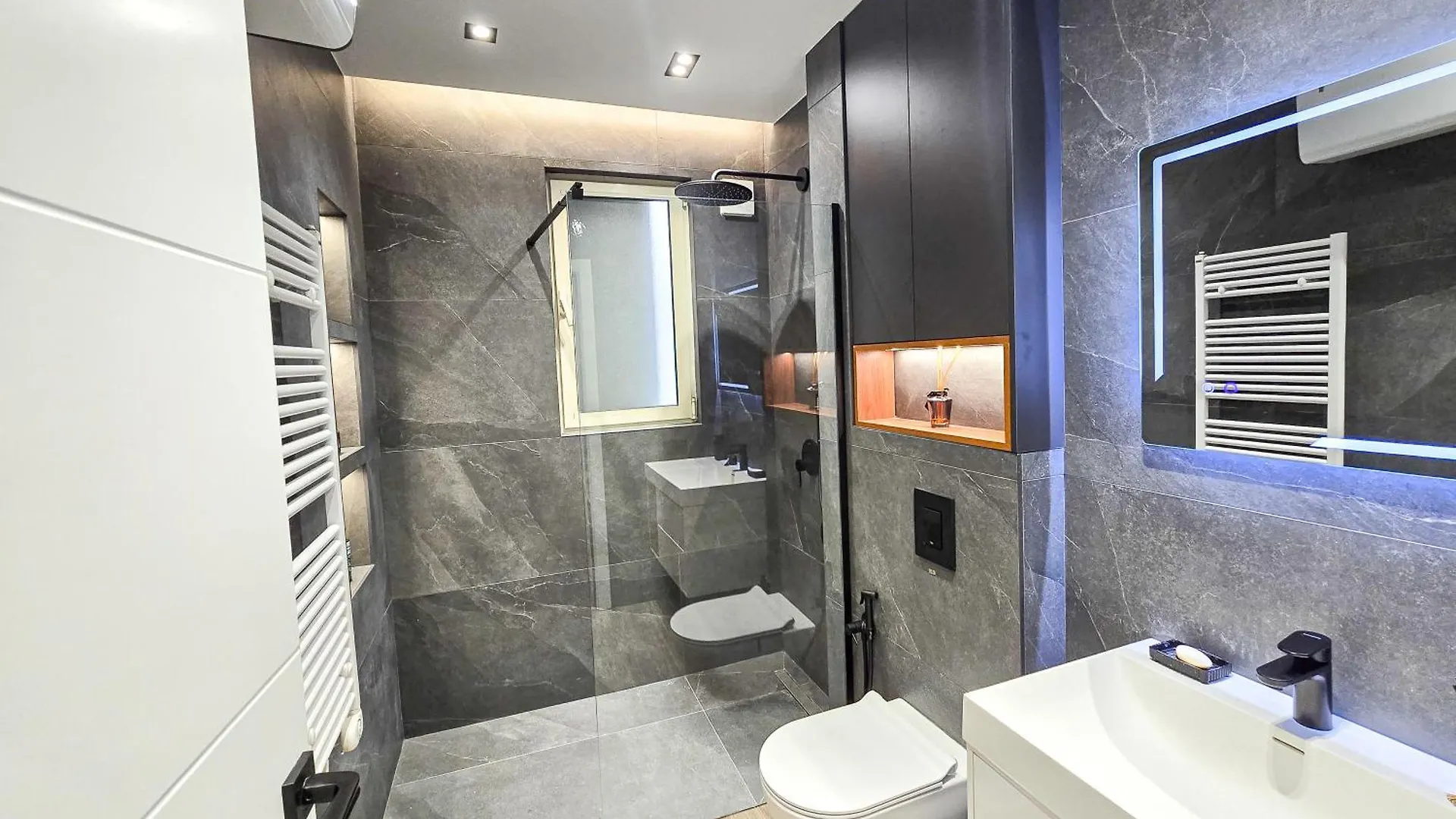 Luxury 2 Bedroom Apartment تيرانا