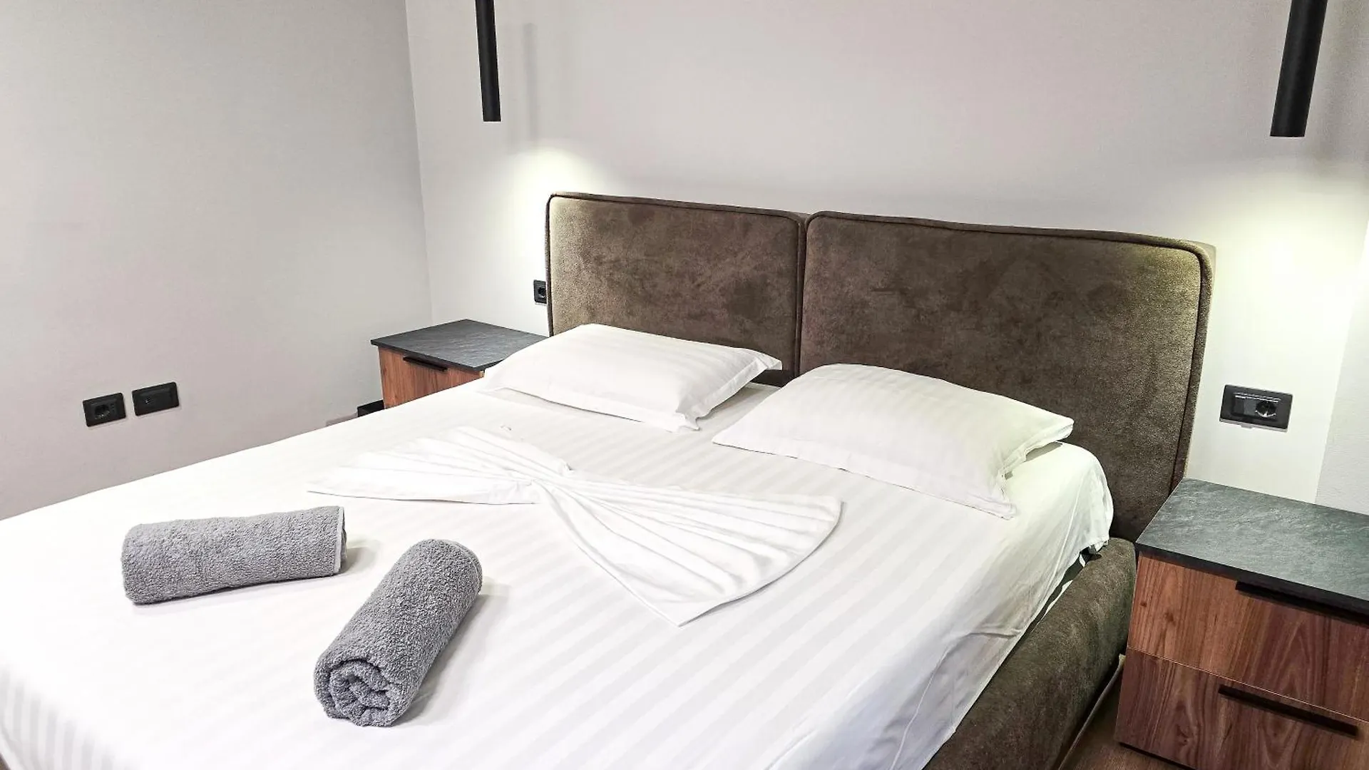 Luxury 2 Bedroom Apartment تيرانا
